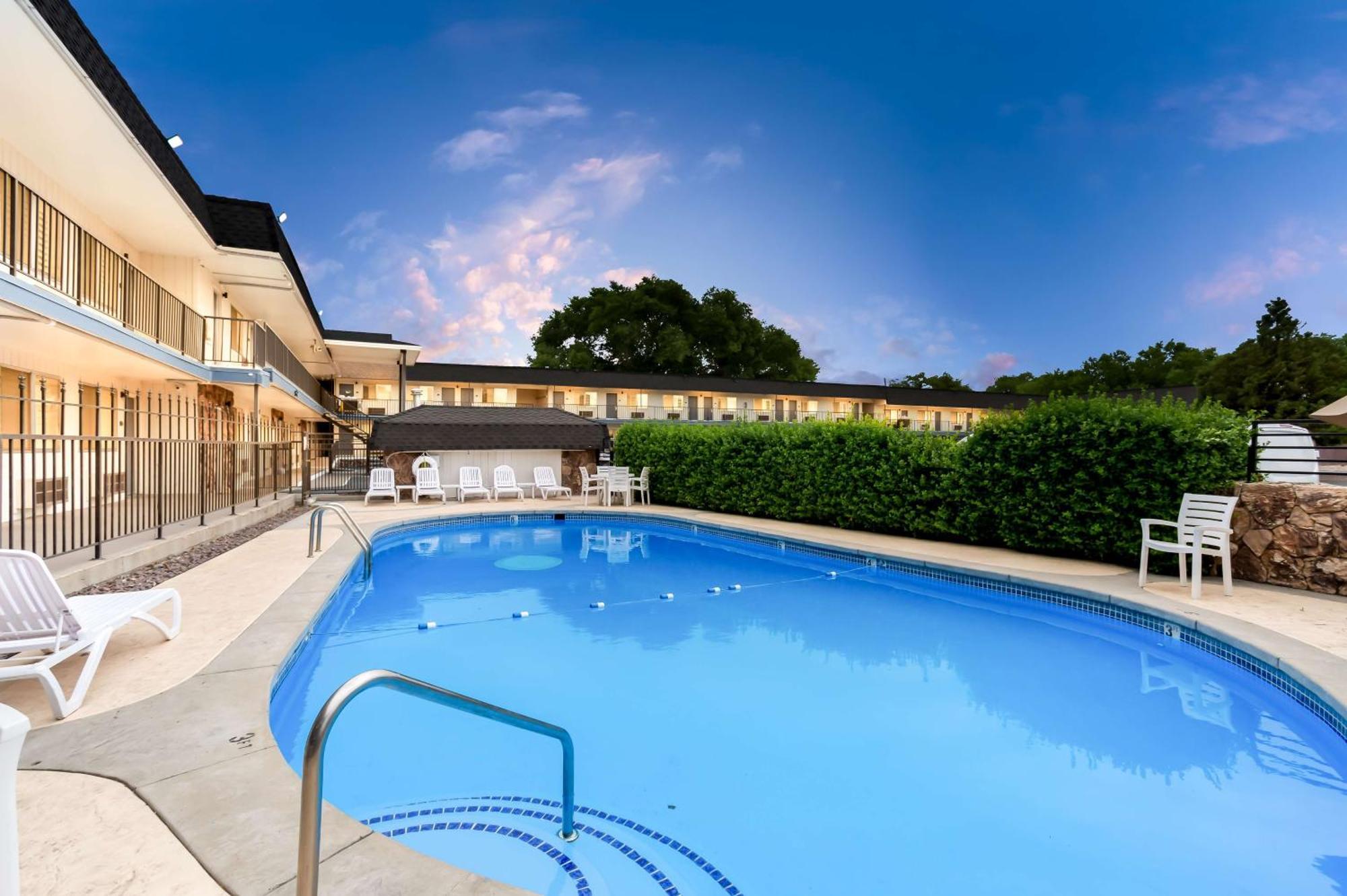 Surestay Plus Hotel By Best Western Сузанвілл Екстер'єр фото