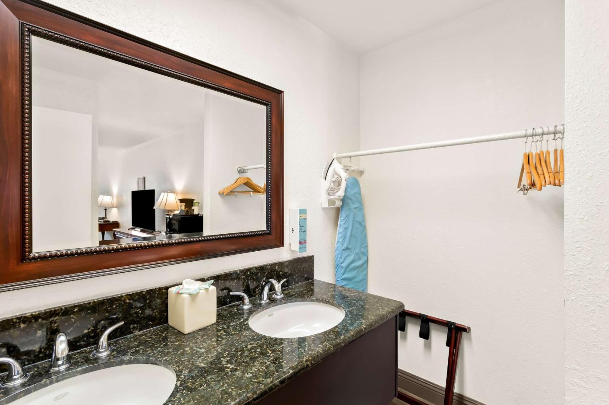 Surestay Plus Hotel By Best Western Сузанвілл Екстер'єр фото